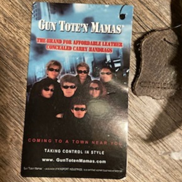 GUN TOTE'N MAMAS Brown leather concealed carry messenger bag - Picture 4 of 9